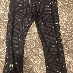 Black and gray workout capris